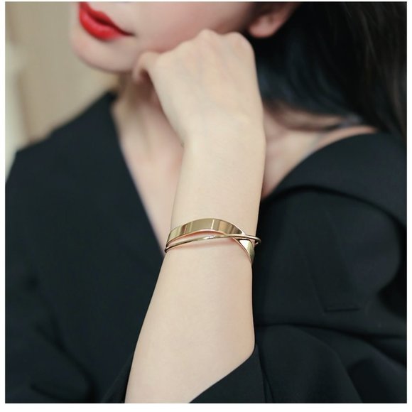 Exaggerated Grade Separation Copper Bracelet - Picture 2 of 5